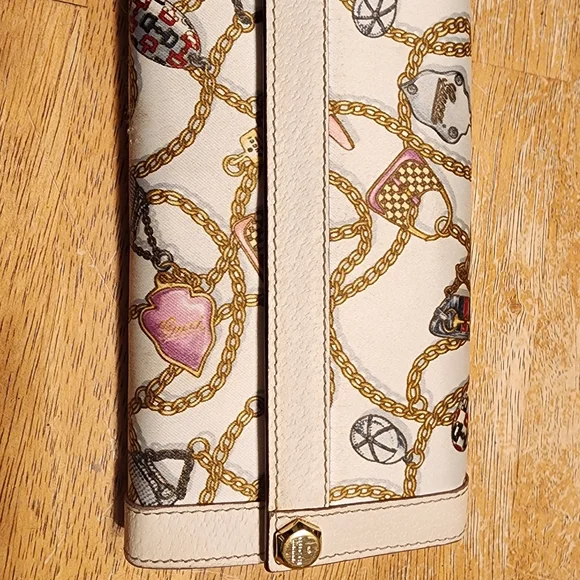 Gucci Cream Chain & Charm Foldover Wallet - Picture 9 of 16